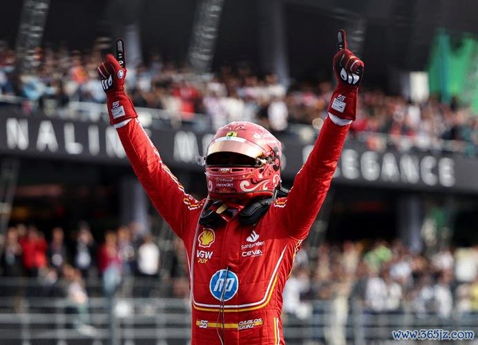 F1墨西哥城站:塞恩斯赛季第2冠 法拉利连胜 F1墨西哥城站:塞恩斯赛季第2冠 法拉利连胜