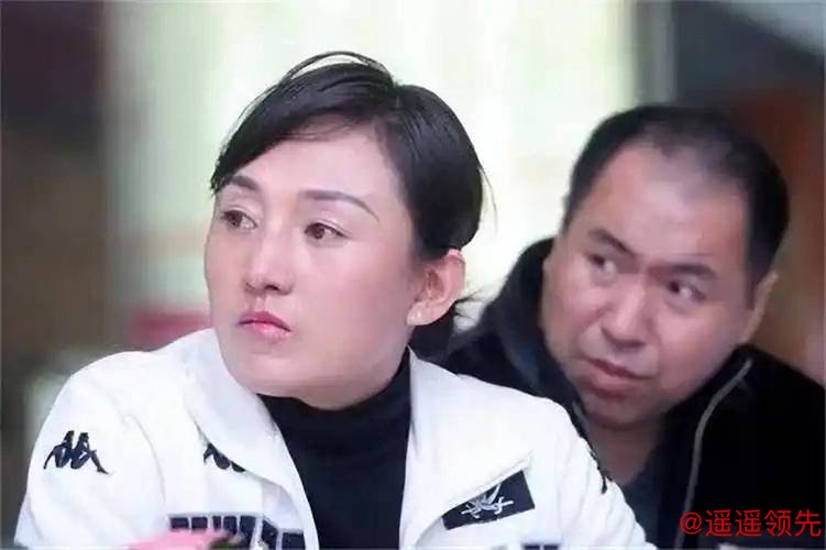 举重冠军邹春兰，退役后当搓澡工，卖烤串，收获爱情却无法再生育