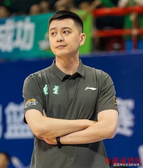 杨鸣直言篮协态度让教练难做,心疼张庆鹏杜锋承受巨大压力,希望他们照顾好自己身体健康 杨鸣直言篮协态度让教练难做,心疼张庆鹏杜锋承受巨大压力,希望他们照顾好自己身体健康