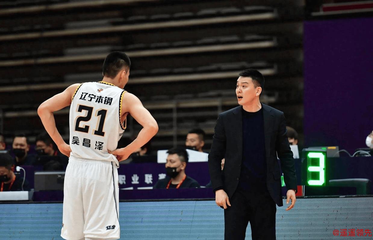 杨鸣直言篮协态度让教练难做,心疼张庆鹏杜锋承受巨大压力,希望他们照顾好自己身体健康 杨鸣直言篮协态度让教练难做,心疼张庆鹏杜锋承受巨大压力,希望他们照顾好自己身体健康