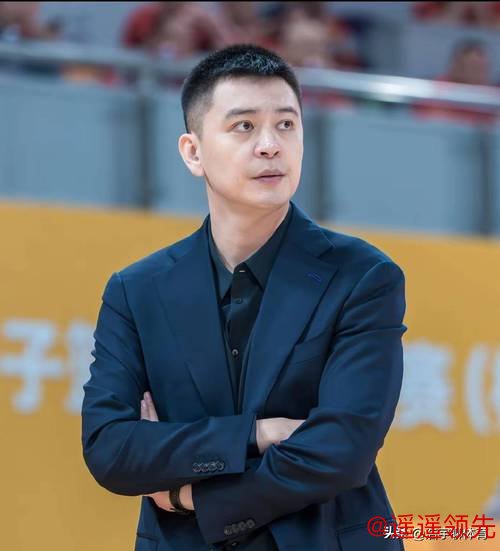 杨鸣直言篮协态度让教练难做,心疼张庆鹏杜锋承受巨大压力,希望他们照顾好自己身体健康 杨鸣直言篮协态度让教练难做,心疼张庆鹏杜锋承受巨大压力,希望他们照顾好自己身体健康