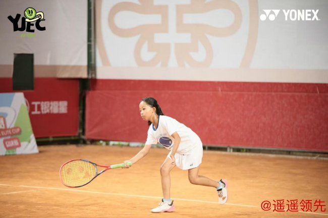 U10组女单冠军：霍怡彤